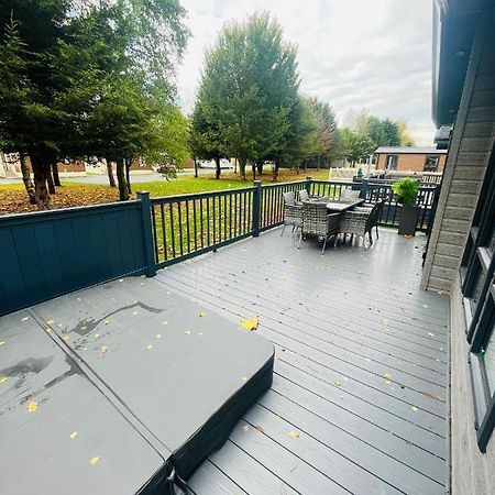Copse View Lodge With Hot Tub York Exterior photo